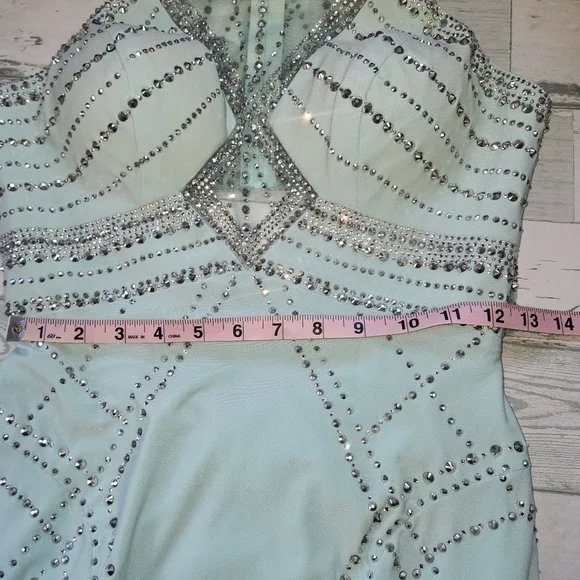Cachet NWT Glamorous Jeweled Jersey Gown with Cutouts Color Mint Size 2 - Picture 13 of 15